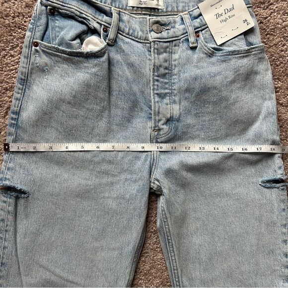 Abercrombie & Fitch The Dad High Rise Light Wash Blue Denim Jeans NWT Size 26/2L - Picture 8 of 13